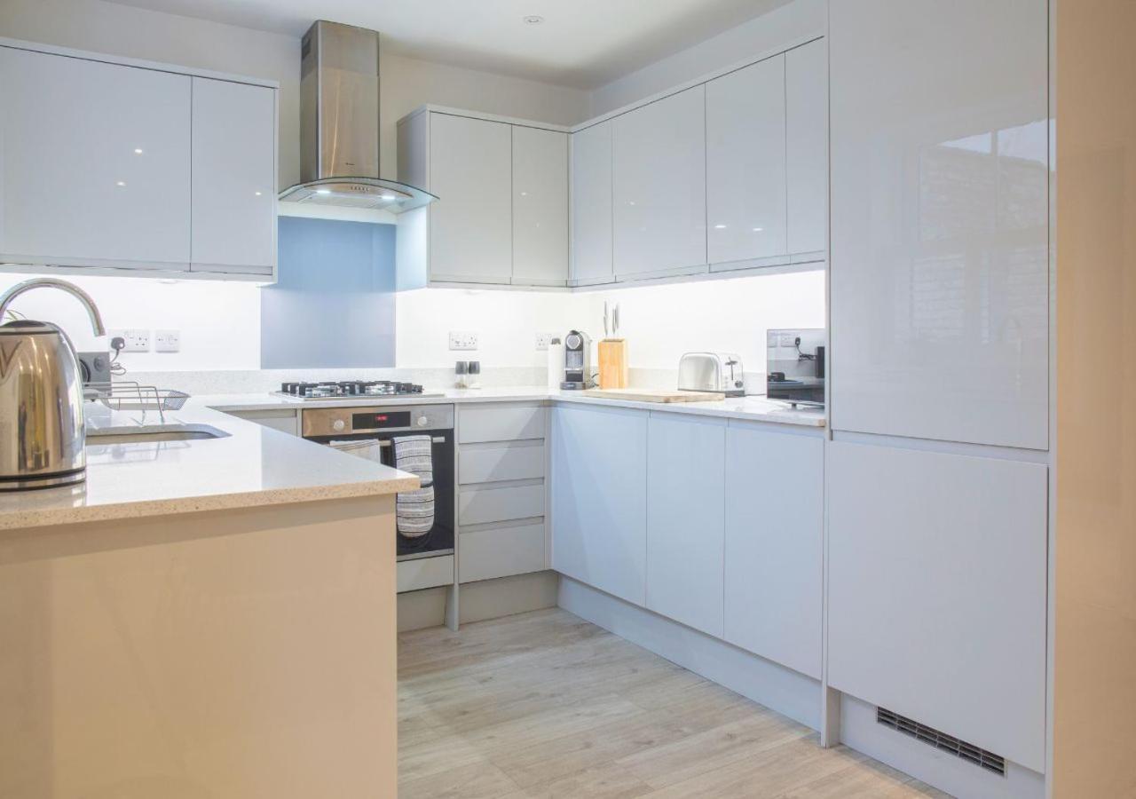 Stunning 2 Bed With Private Patio And Free Parking Villa Cheltenham Buitenkant foto