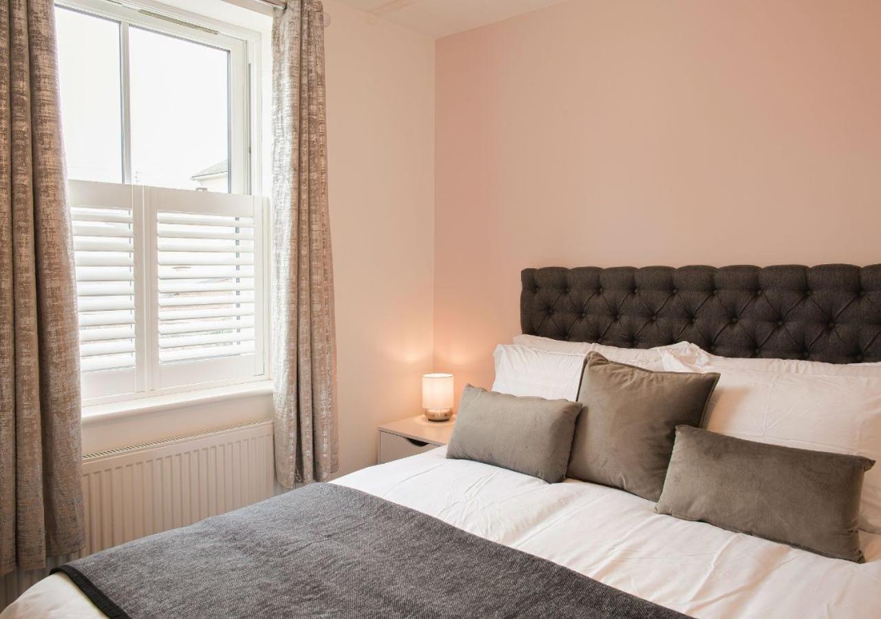 Stunning 2 Bed With Private Patio And Free Parking Villa Cheltenham Buitenkant foto