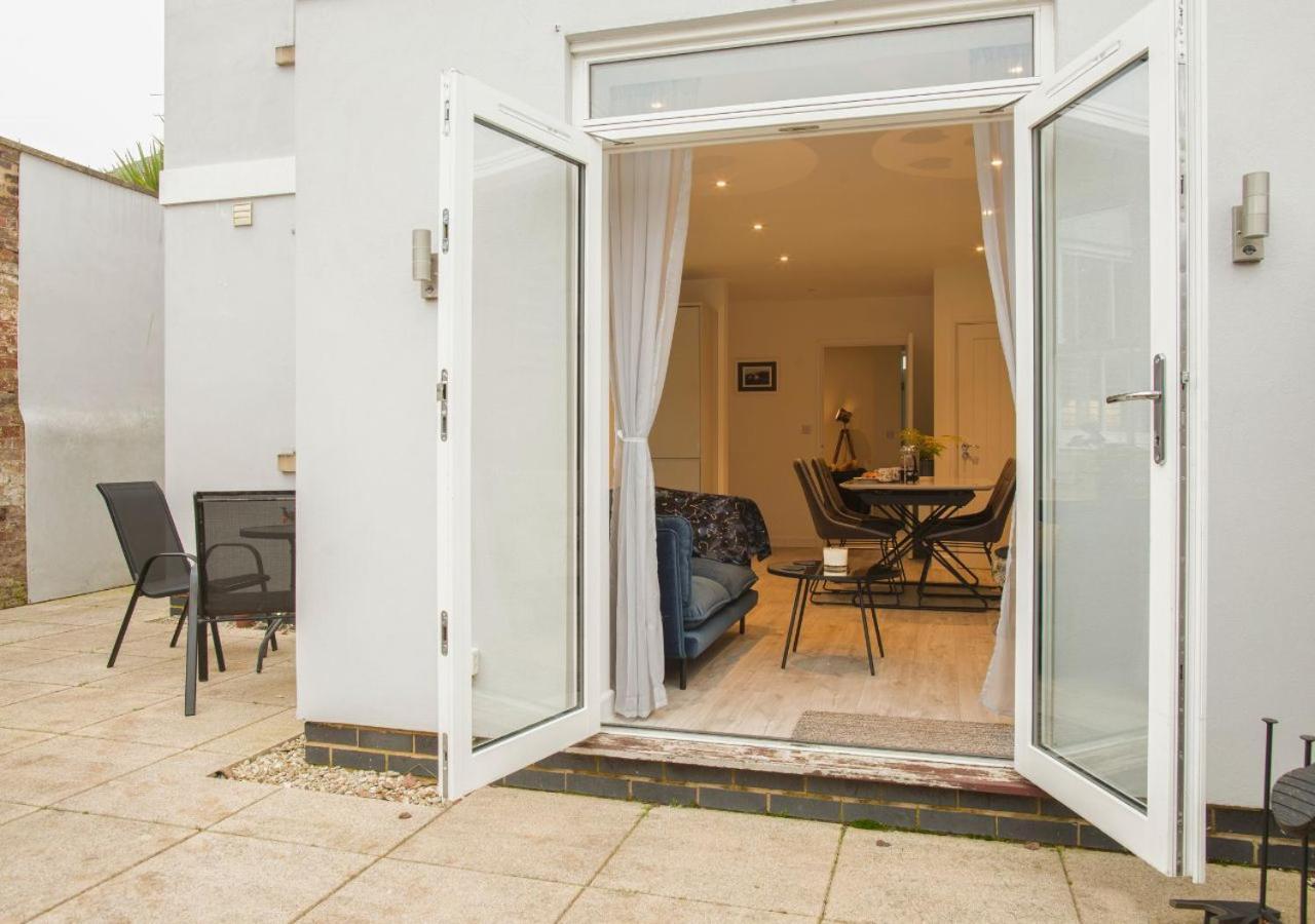 Stunning 2 Bed With Private Patio And Free Parking Villa Cheltenham Buitenkant foto