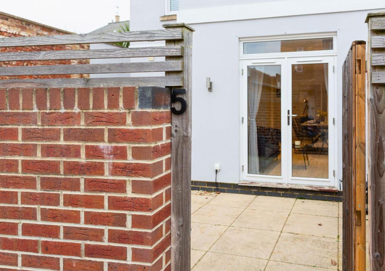 Stunning 2 Bed With Private Patio And Free Parking Villa Cheltenham Buitenkant foto