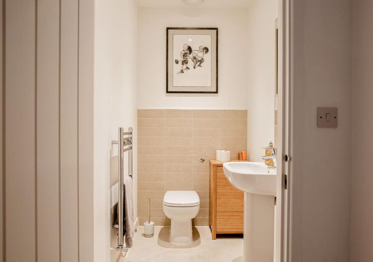 Stunning 2 Bed With Private Patio And Free Parking Villa Cheltenham Buitenkant foto