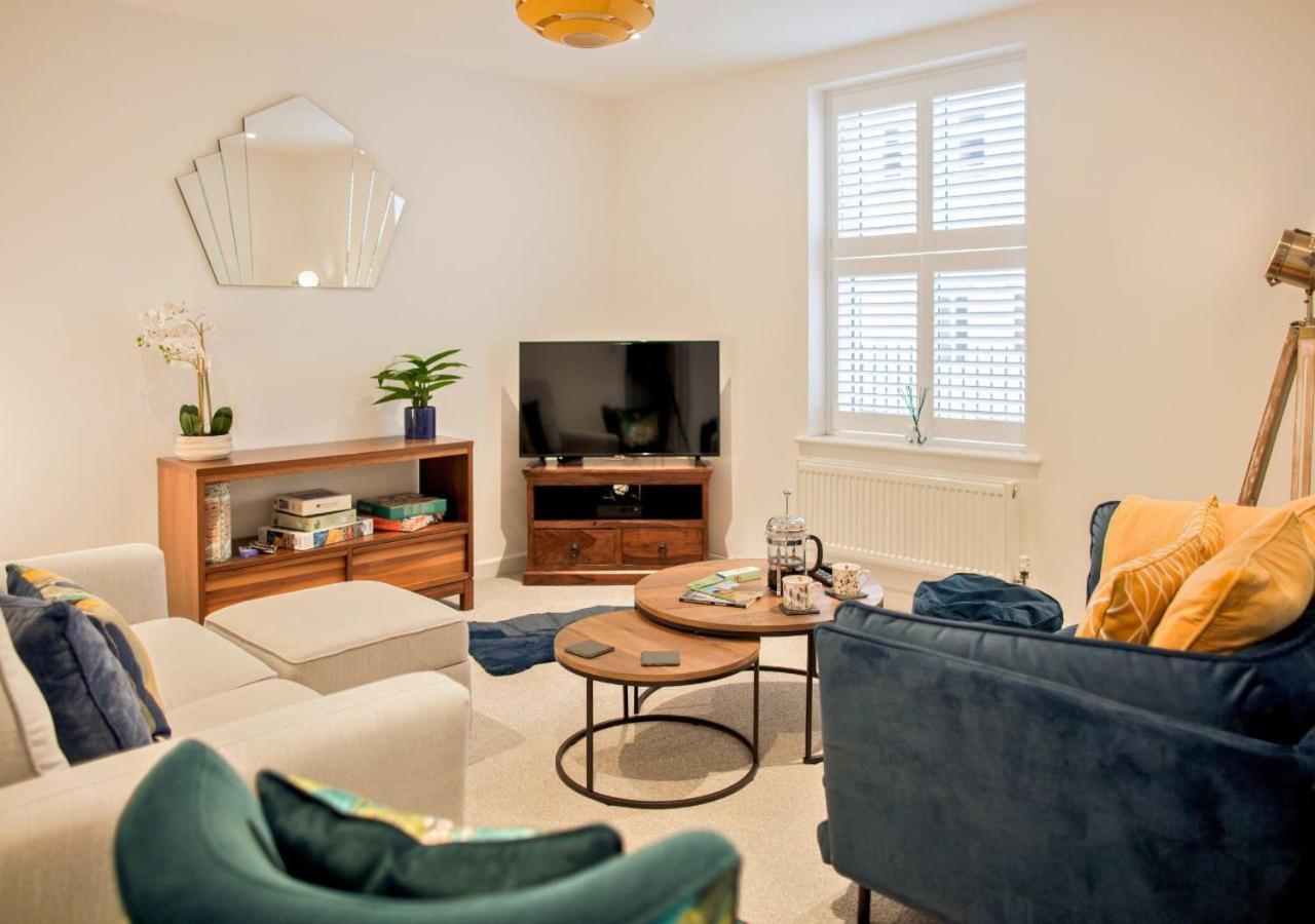 Stunning 2 Bed With Private Patio And Free Parking Villa Cheltenham Buitenkant foto
