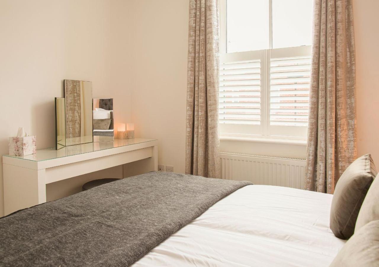 Stunning 2 Bed With Private Patio And Free Parking Villa Cheltenham Buitenkant foto