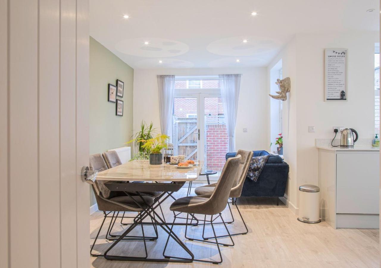 Stunning 2 Bed With Private Patio And Free Parking Villa Cheltenham Buitenkant foto