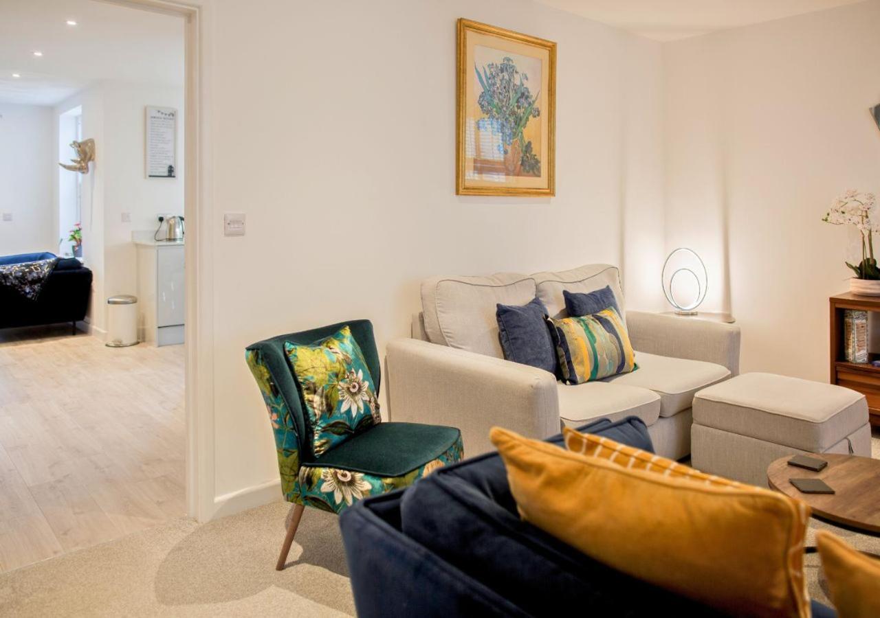 Stunning 2 Bed With Private Patio And Free Parking Villa Cheltenham Buitenkant foto