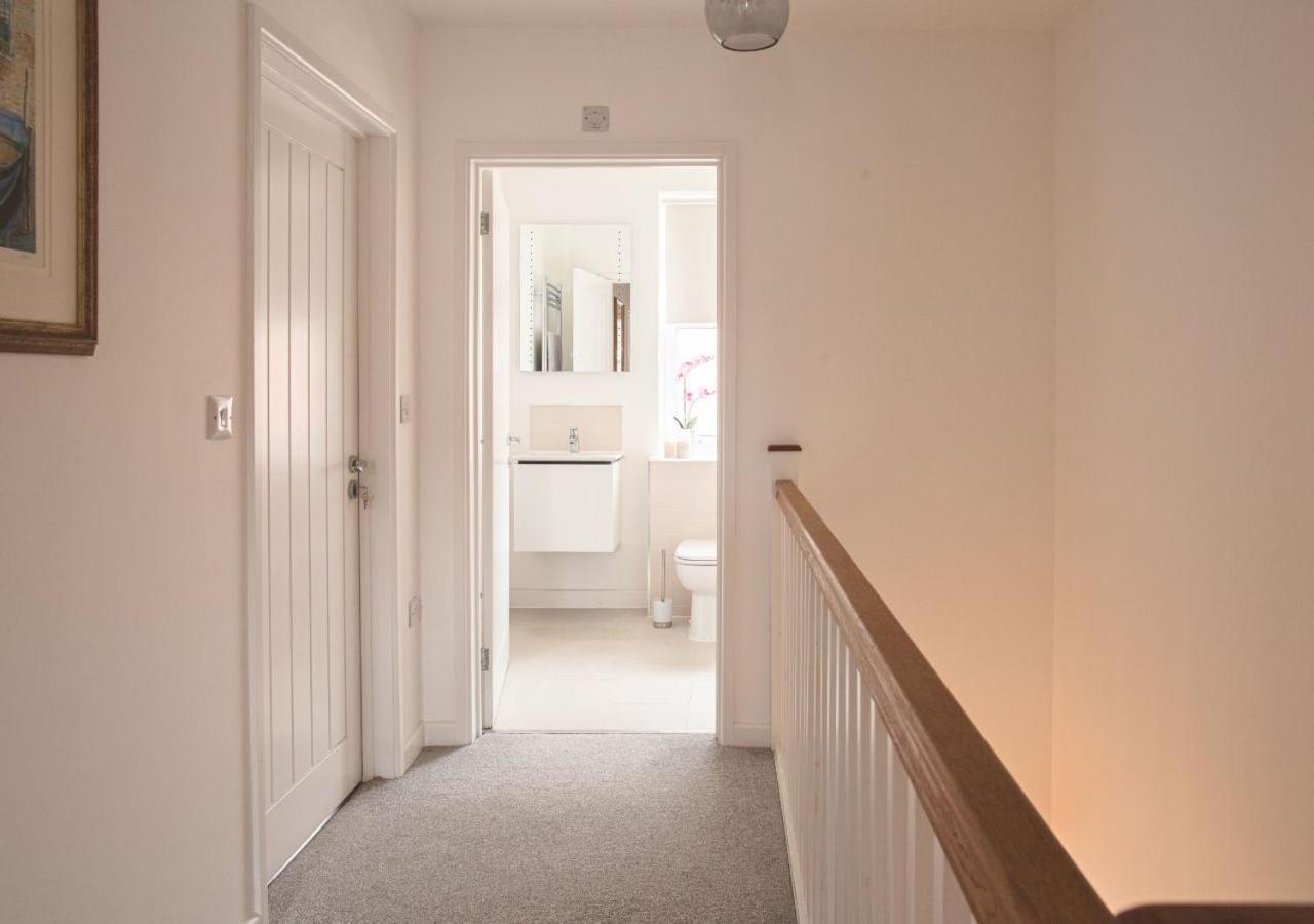 Stunning 2 Bed With Private Patio And Free Parking Villa Cheltenham Buitenkant foto
