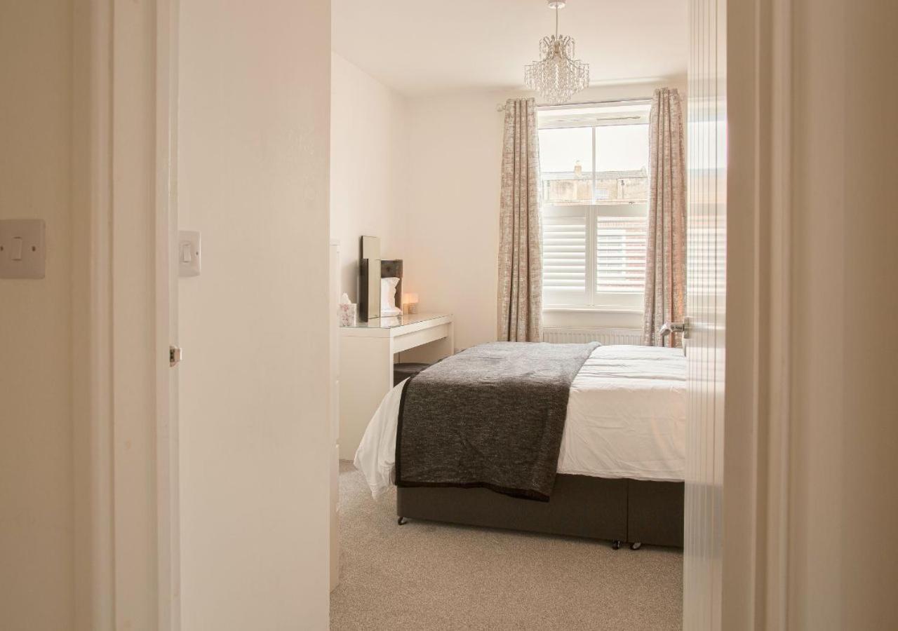 Stunning 2 Bed With Private Patio And Free Parking Villa Cheltenham Buitenkant foto