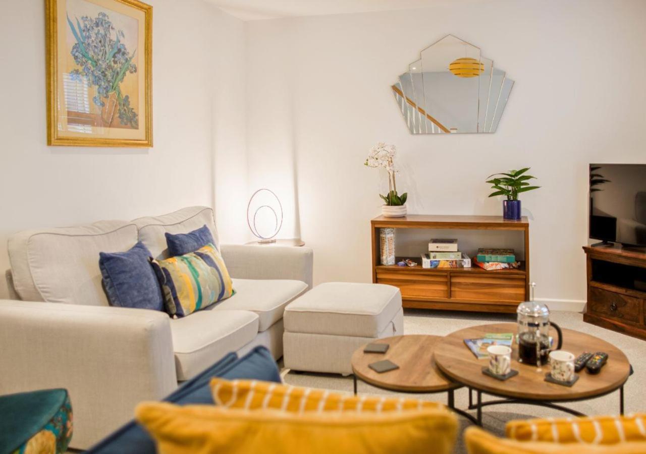 Stunning 2 Bed With Private Patio And Free Parking Villa Cheltenham Buitenkant foto