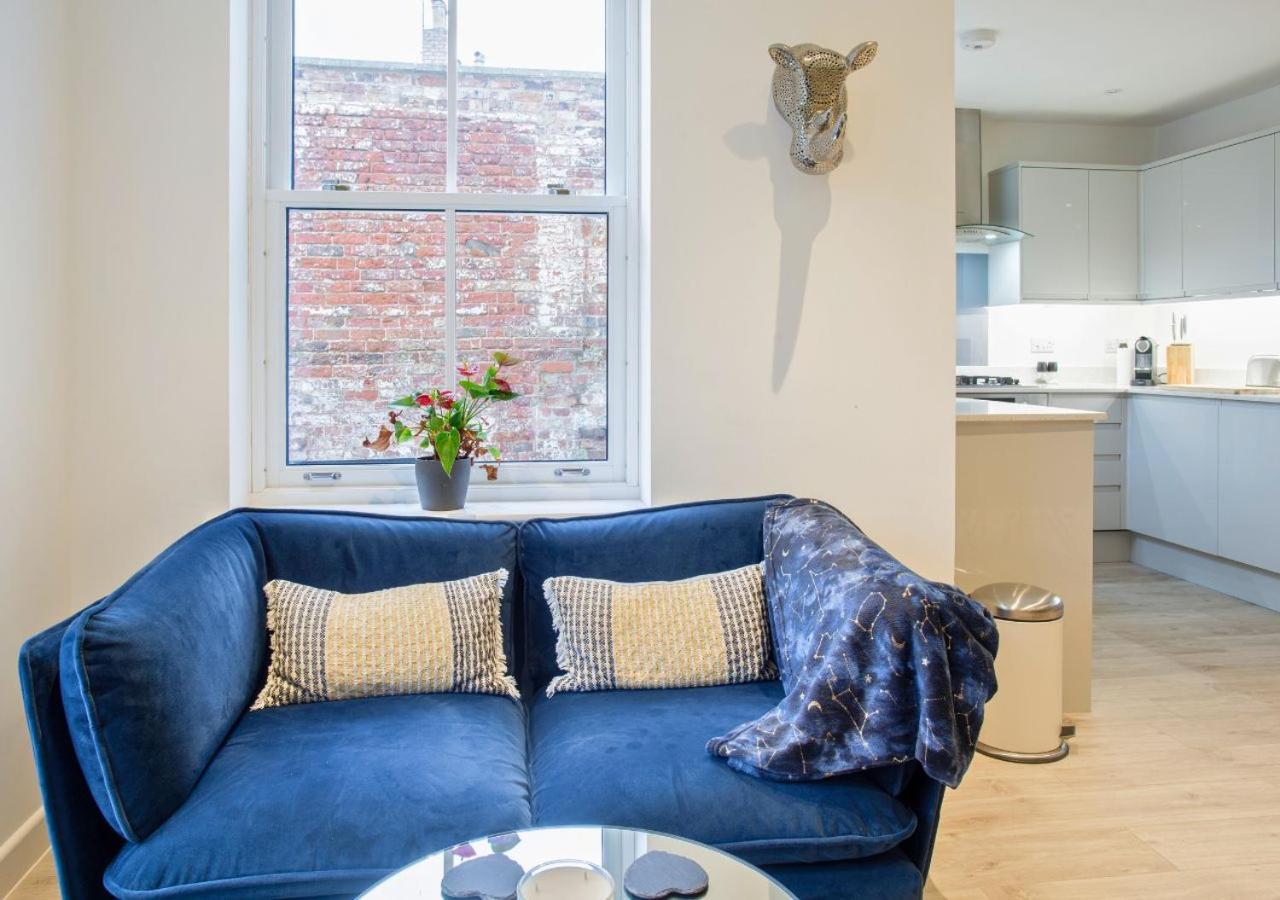 Stunning 2 Bed With Private Patio And Free Parking Villa Cheltenham Buitenkant foto