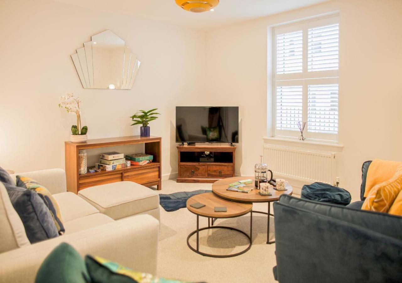 Stunning 2 Bed With Private Patio And Free Parking Villa Cheltenham Buitenkant foto