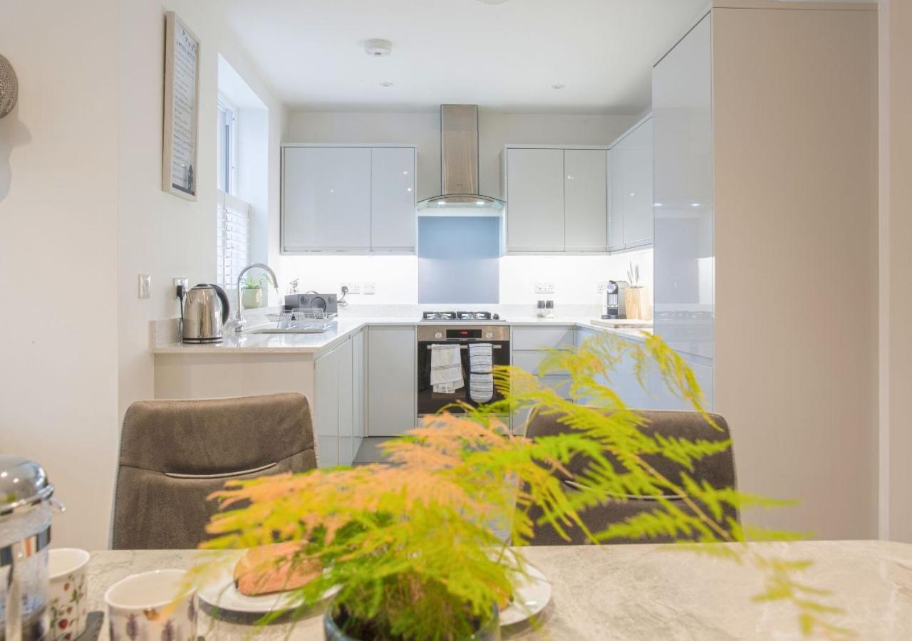 Stunning 2 Bed With Private Patio And Free Parking Villa Cheltenham Buitenkant foto