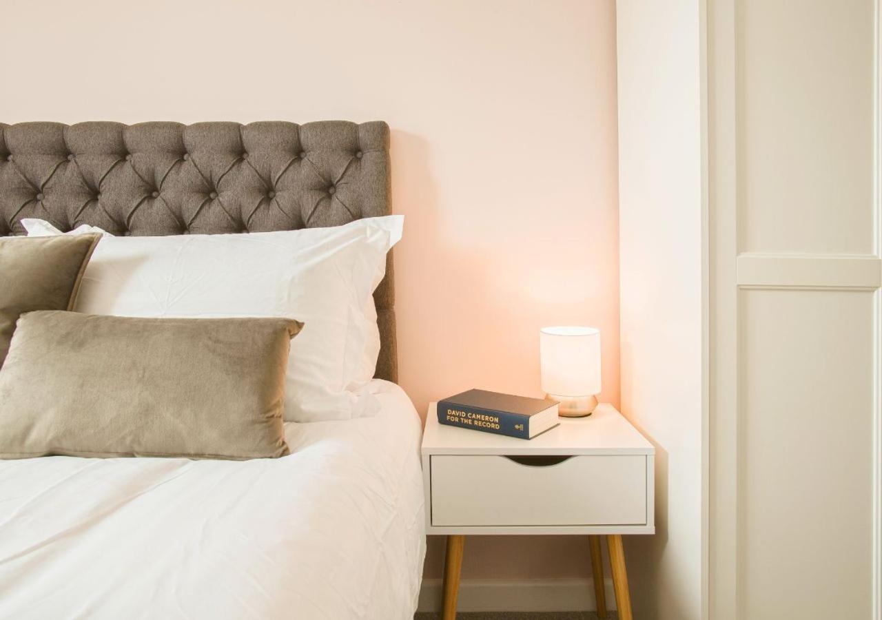 Stunning 2 Bed With Private Patio And Free Parking Villa Cheltenham Buitenkant foto