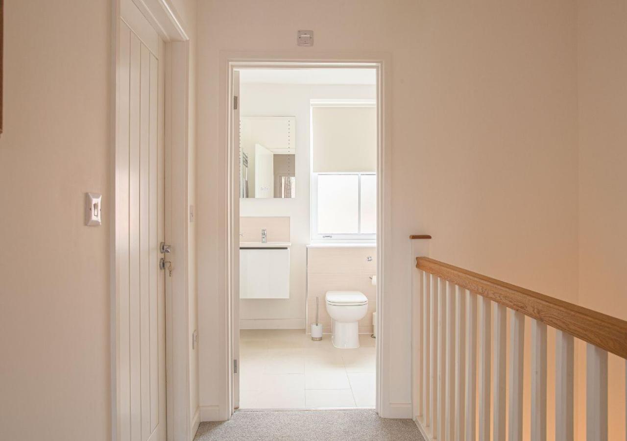 Stunning 2 Bed With Private Patio And Free Parking Villa Cheltenham Buitenkant foto